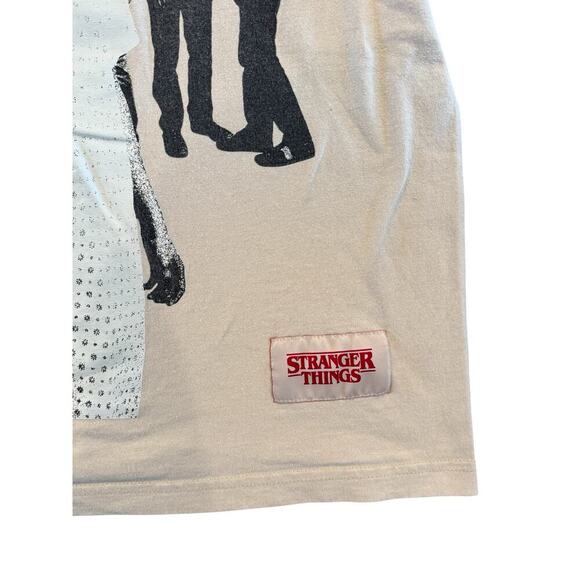 Stranger Things x PacSun Beige Graphic T-Shirt Size L Eleven Cast 100% Cotton - Picture 3 of 8